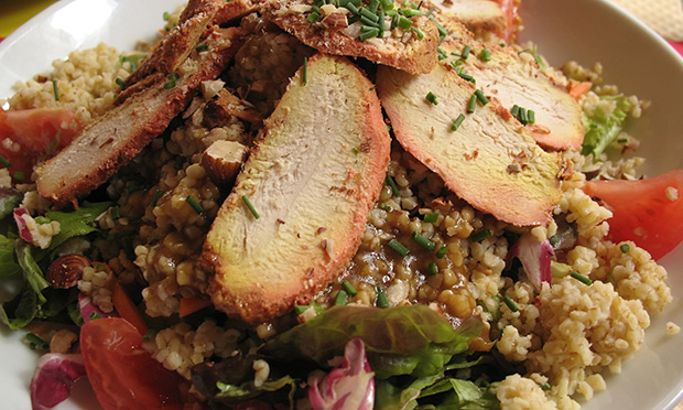 Salada de quinua e frango de Carol Buffara