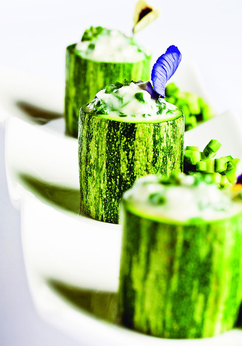 Abobrinha recheada com cottage e espinafre