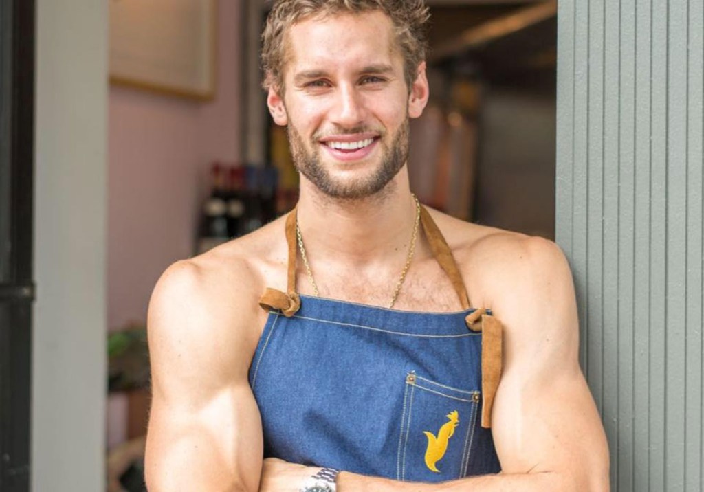 Chef gato faz sucesso na internet ensinando receitas fit de cueca