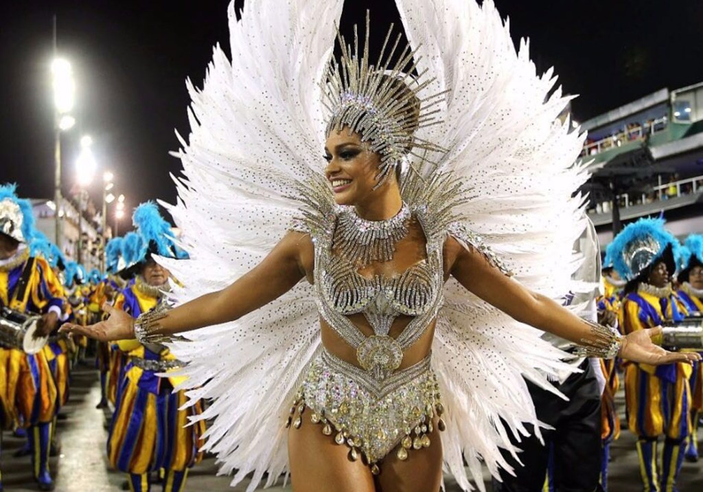 A preparação de Juliana Alves para o Carnaval 2016