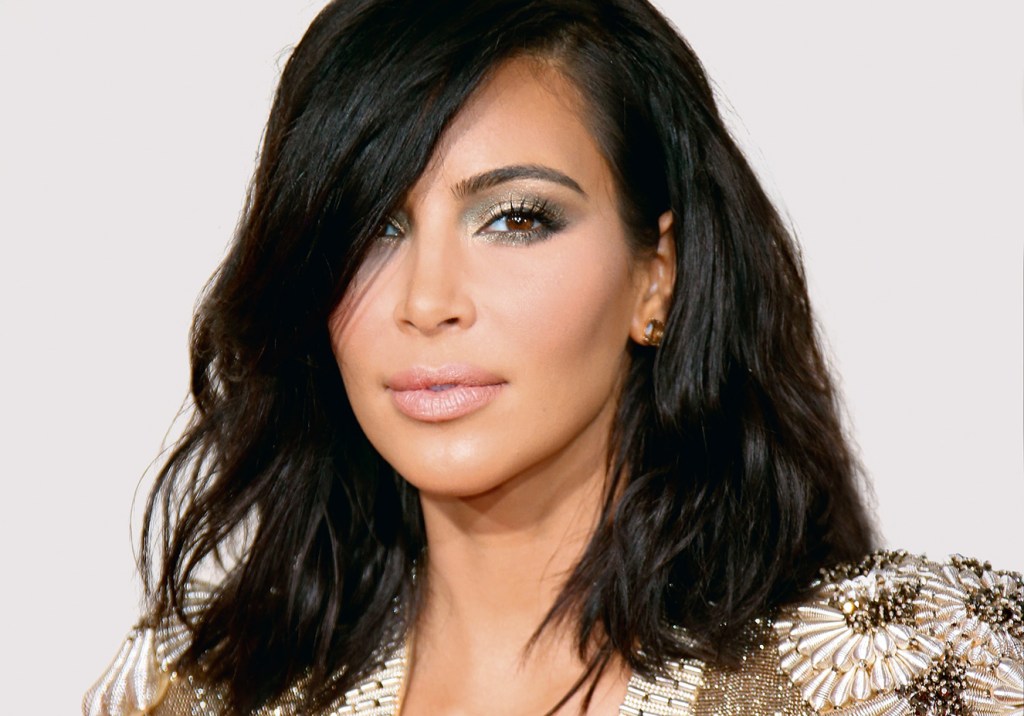 Cinta modeladora usada pelas Kardashians não é uma boa opção