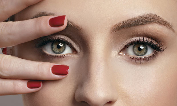 Os melhores cremes e tratamentos para a região dos olhos