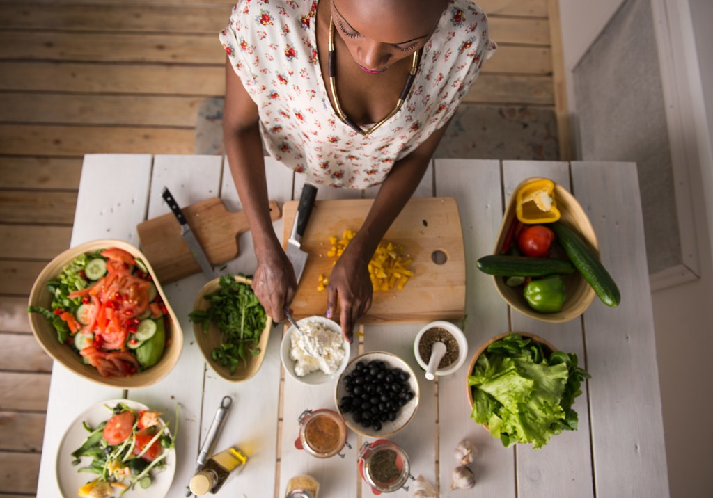 6 maneiras inéditas de queimar calorias sem ir à academia