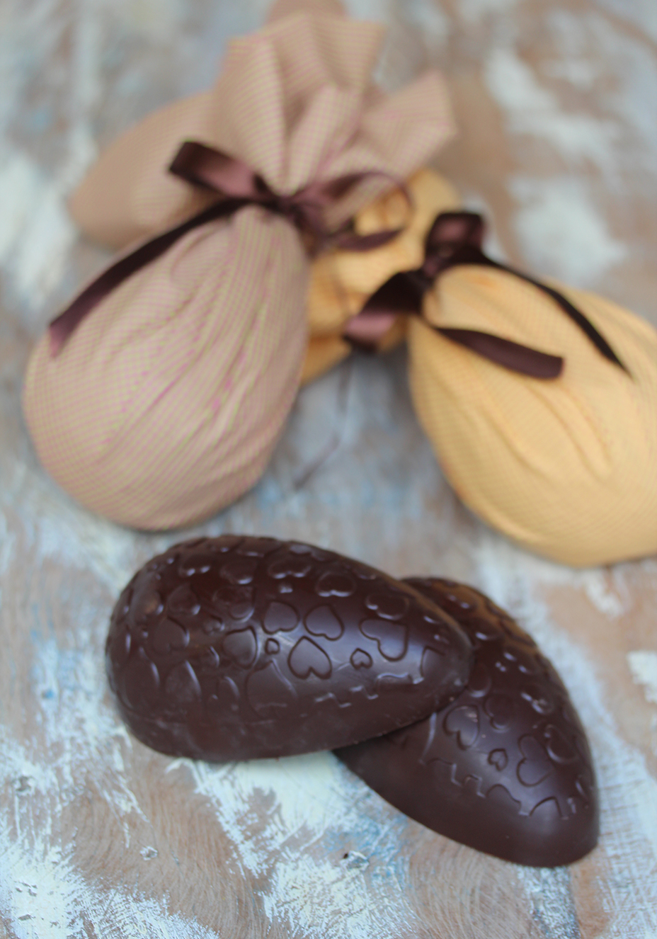 Ovo de Páscoa fit com ganache de biomassa de banana verde. Veja a receita