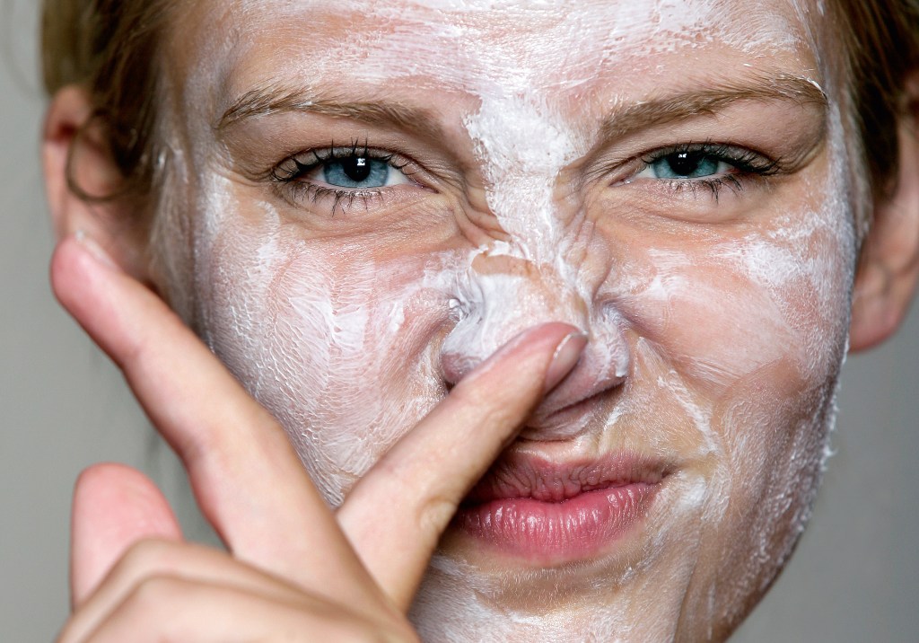 Peelings que combatem acne, cravos e manchas