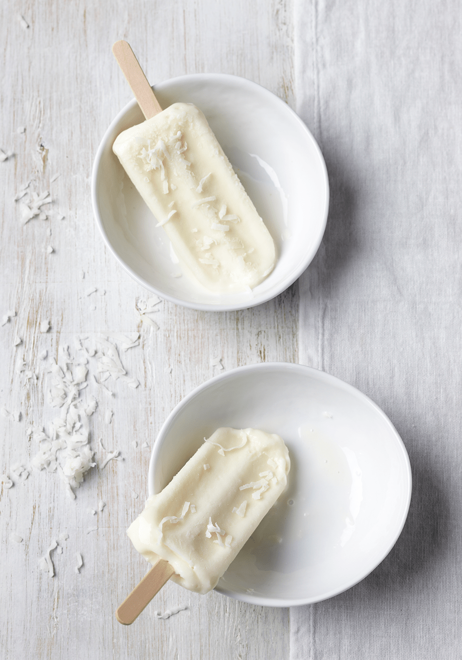 Picolé sem glúten de iogurte grego e coco. Veja a receita