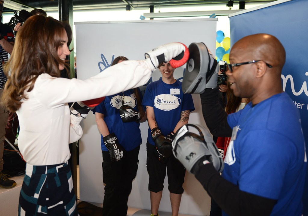 Princesa Kate e príncipe Harry arriscam movimentos de boxe para lançar campanha