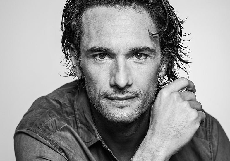 Rodrigo Santoro diz que ioga ajuda a encarar as dificuldades