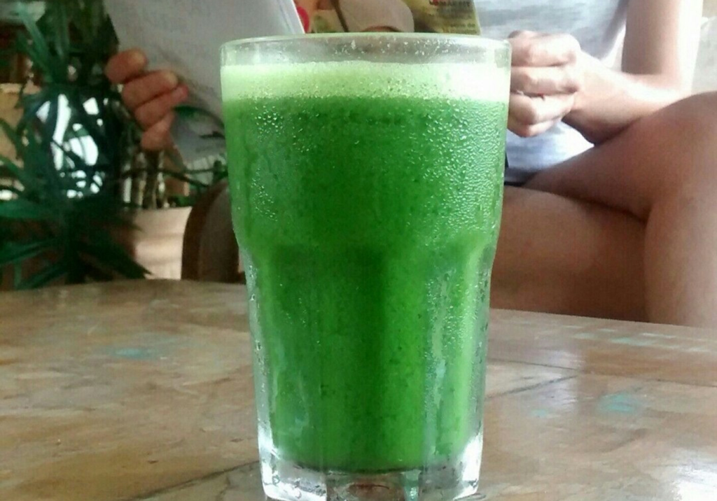 Suco verde de matchá antioxidante
