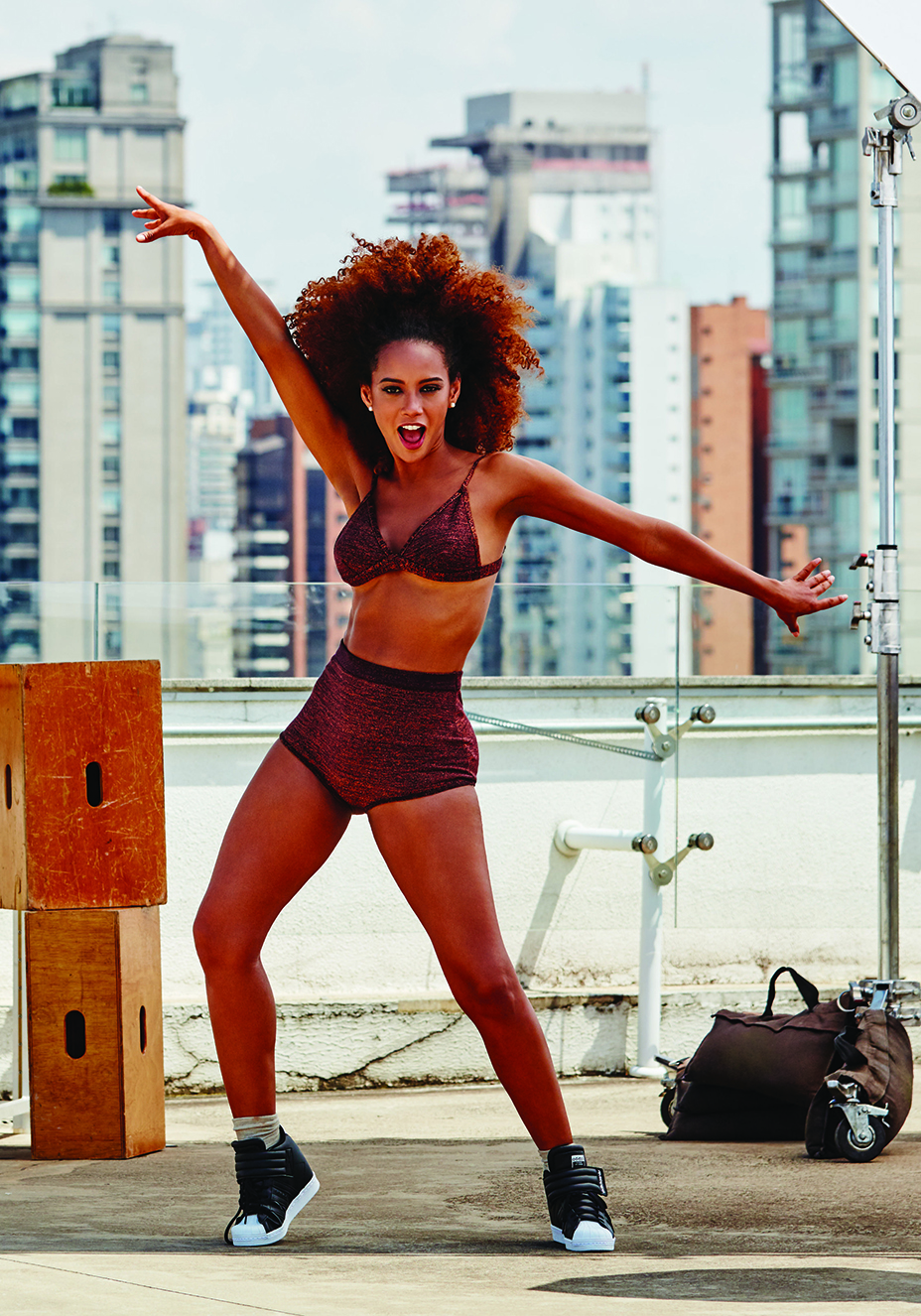 Ballet fitness: o treino de Taís Araújo para um bumbum no coque