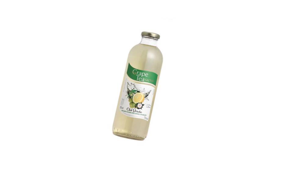 O chá-verde com limão- -siciliano, erva-cidreira e moscato faz parte da linha Grape Tea, da Salton (R$ 11 a garrafa de 750 ml). Adoçado com sucralose, são 15 calorias por copo (200 ml). Preços pesquisados em novembro de 2016.