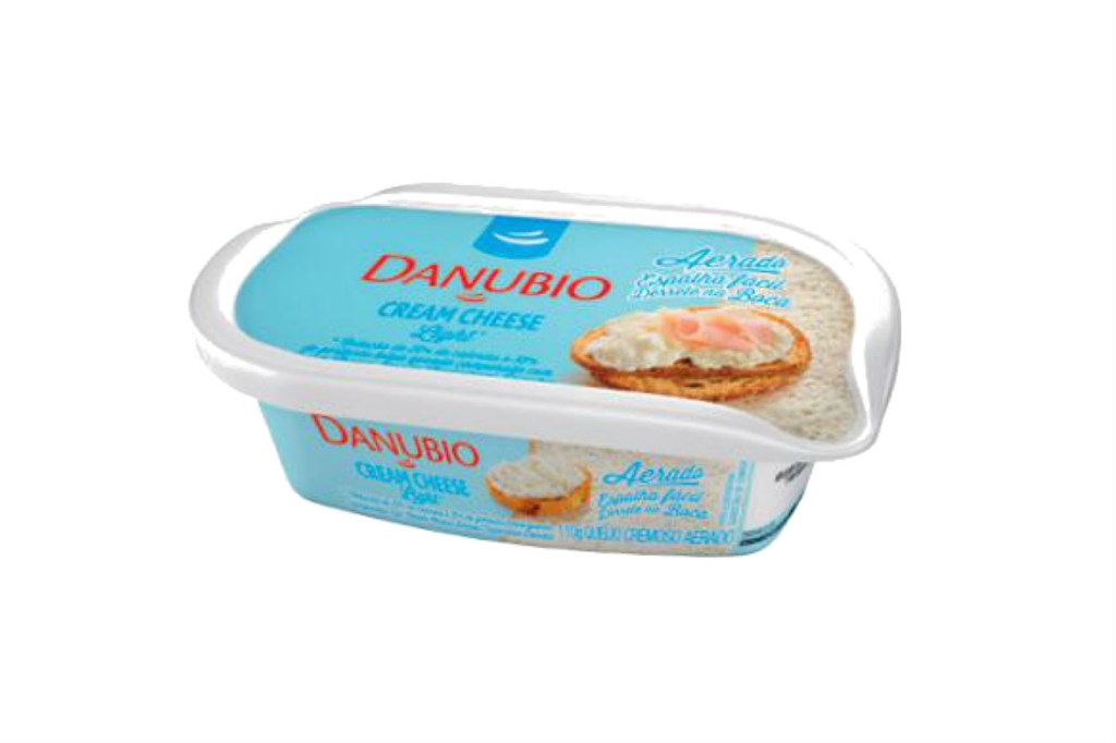 <span class="s1">O Cream Cheese Aerado Light Danubio tem baixo teor de gordura e apenas 55 calorias em 1 colher de sopa (R$ 5,39, o potinho de 110 g). &Eacute; mais macio e f&aacute;cil de espalhar no p&atilde;o que o tradicional.&nbsp;<em>*Pre&ccedil;os pesquisados em maio de 2017.&nbsp;</em></span>