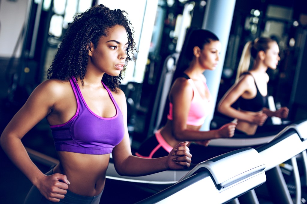 Como cumprir o treino com sucesso em dias de academia lotada