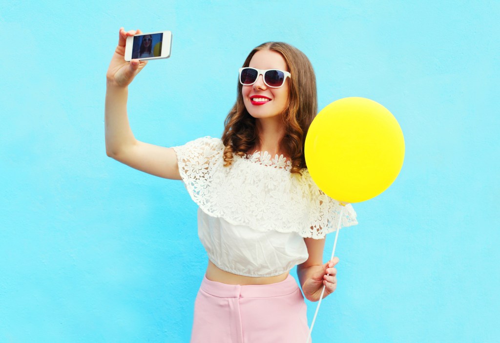 Os três tipos de pessoas que mais tiram selfie segundo a ciência