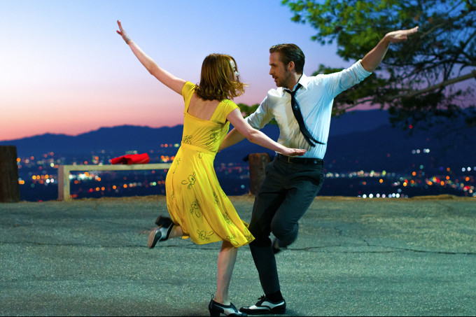 Atriz Emma Stone e ator Ryan Gosling em cena de La La Land