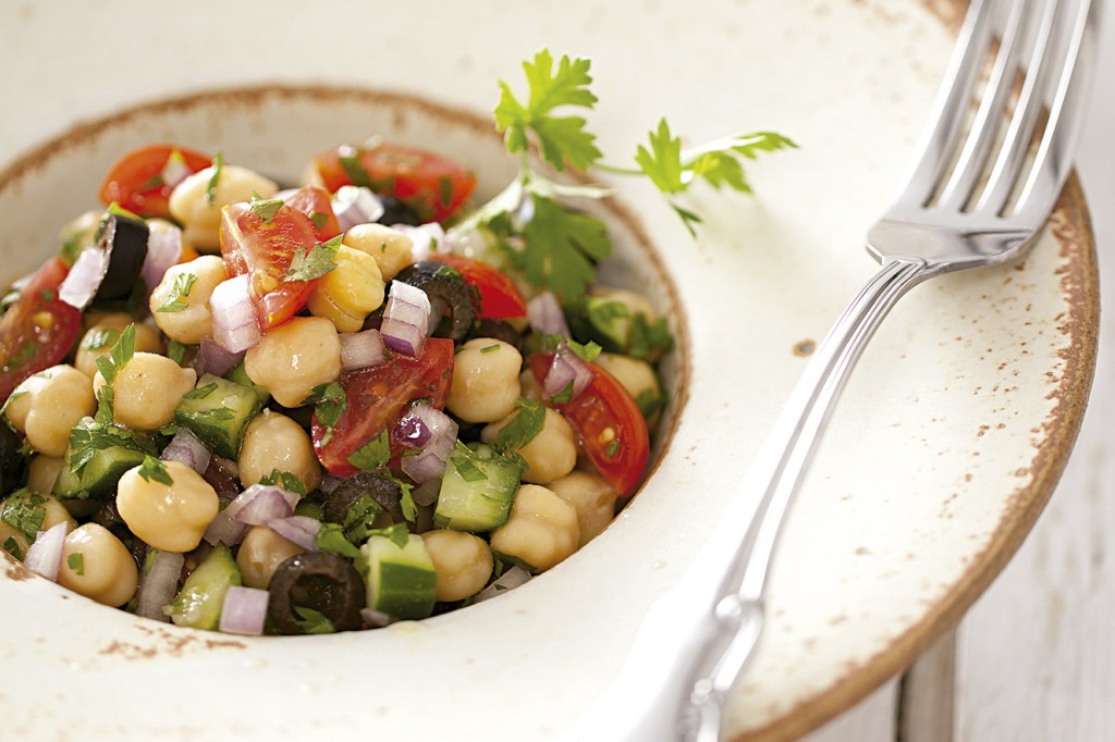 Salada levinha de grão-de-bico da Mimis