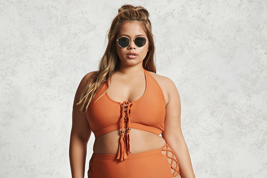 Volta, verão! Veja coleção plus size de moda praia da Forever 21