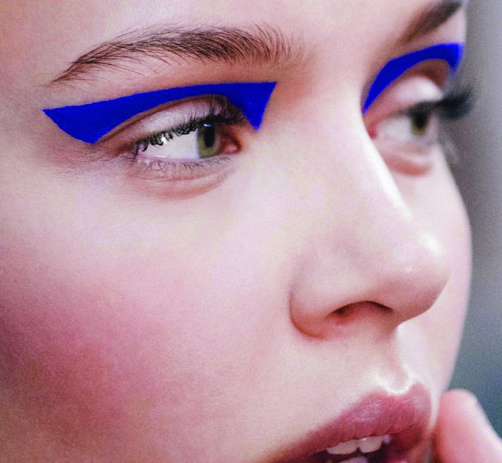 Delineador azul e outras tendências de inverno para copiar já