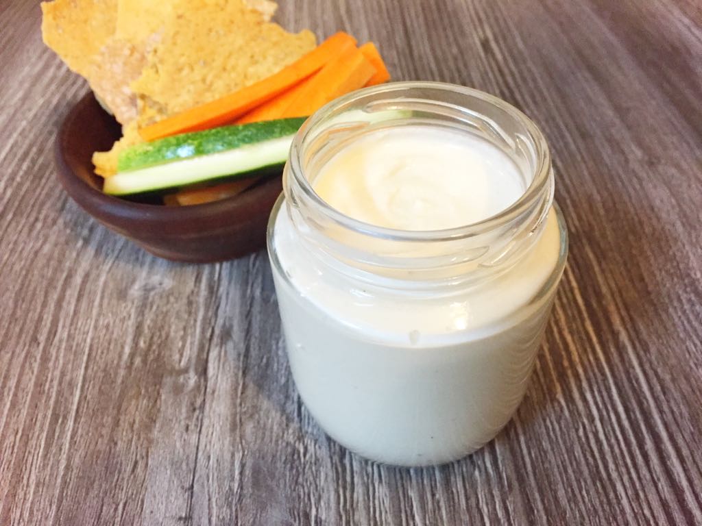 Aprenda a fazer um requeijão de castanhas vegano e sem lactose