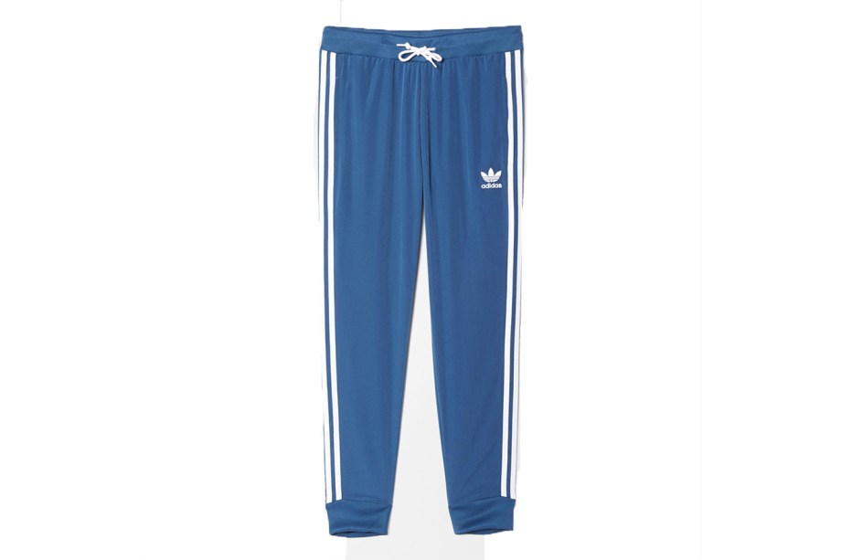 Calça de Moletom, Adidas Originals, R$299,99

(<a href="https://www.adidas.com.br/originals" target="_blank" rel="noopener noreferrer">www.adidas.com.br/originals</a>)