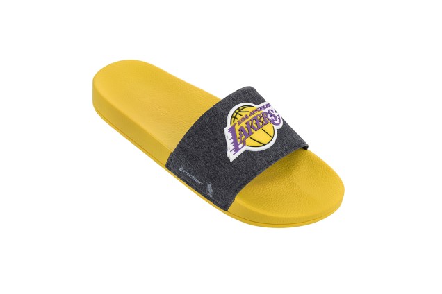 Slide, Rider, R$119,90 (<a href="https://www.guadalupestore.com.br">www.guadalupestore.com.br)</a> Slide, Rider, R$119,90 (<a href="https://www.guadalupestore.com.br">www.guadalupestore.com.br)</a>