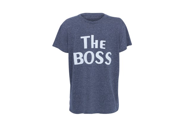 Camiseta, Pop Up Store, R$119 (<a href="https://www.popupstore.com.br" target="_blank" rel="noopener noreferrer">www.popupstore.com.br</a>) Camiseta, Pop Up Store, R$119 (<a href="https://www.popupstore.com.br" target="_blank" rel="noopener noreferrer">www.popupstore.com.br</a>)