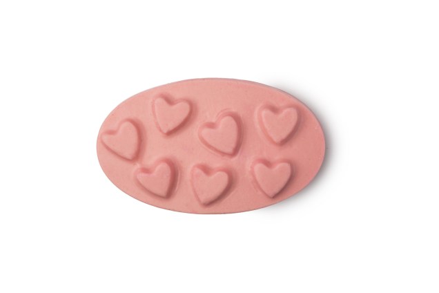 Barra de Massagem, LUSH, R$51 (<a href="https://www.lush.com.br" target="_blank" rel="noopener noreferrer">www.lush.com.br</a>) Barra de Massagem, LUSH, R$51 (<a href="https://www.lush.com.br" target="_blank" rel="noopener noreferrer">www.lush.com.br</a>)