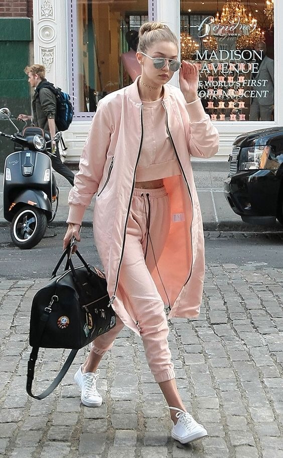 Peças fitness na cor Millennial Pink, o tom mais pop do momento