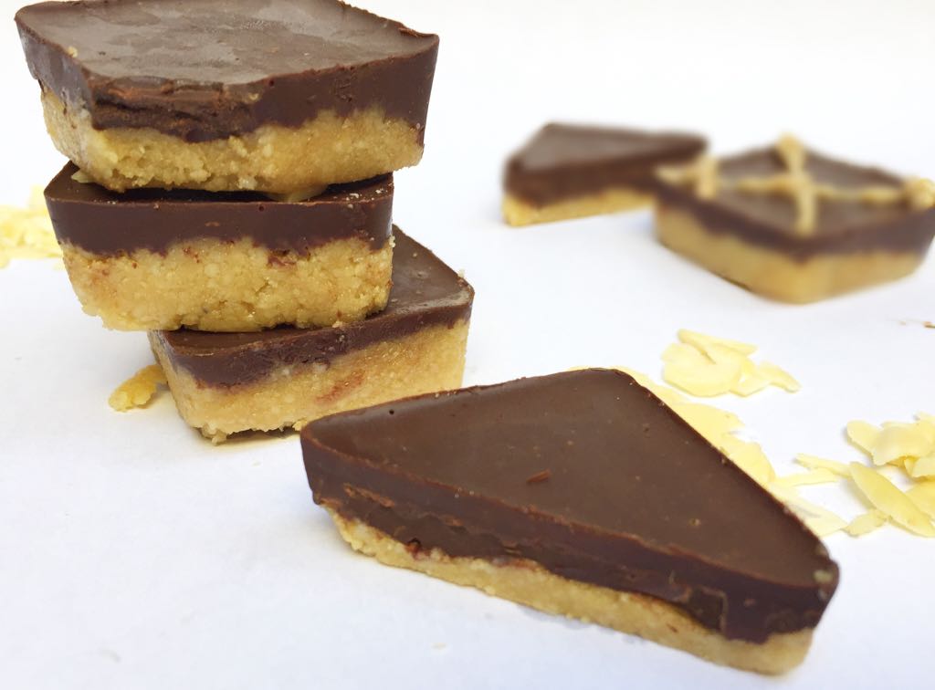 Raw food: receita de biscoito vegano de amêndoas e chocolate