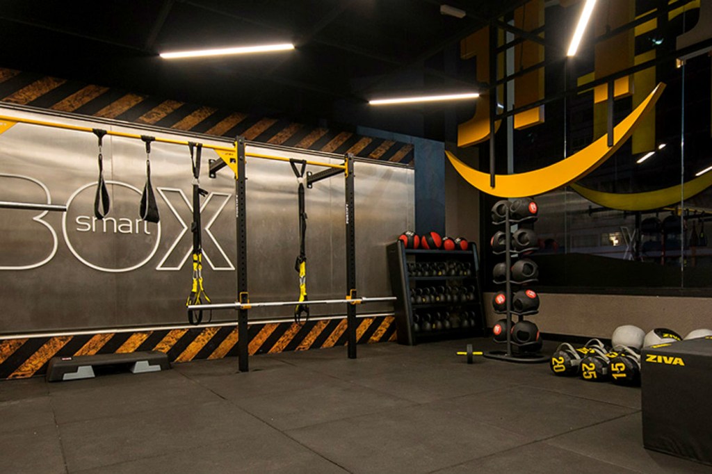 Academia 24 horas: praticar exercício de madrugada é saudável?