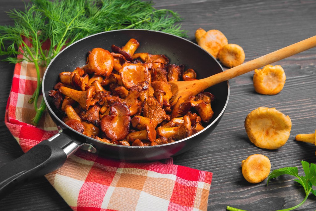 Qual o jeito certo de cozinhar cogumelos sem perder nutrientes?