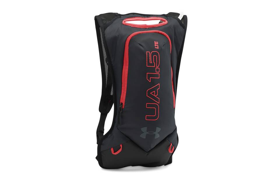 <b><span>Mochila de Hidratação UA Trial, <a href="https://www.underarmour.com.br" target="_blank" rel="noopener">Under Armour</a>, R$ 450 </span></b><span>(Preço pesquisado em agosto de 2017). </span>Ela tem um reservatório com capacidade para recipientes de até 1,5 l. Se você é daquelas que adora levar uma garrafona de água para o treino, essa é sua mala perfeita!