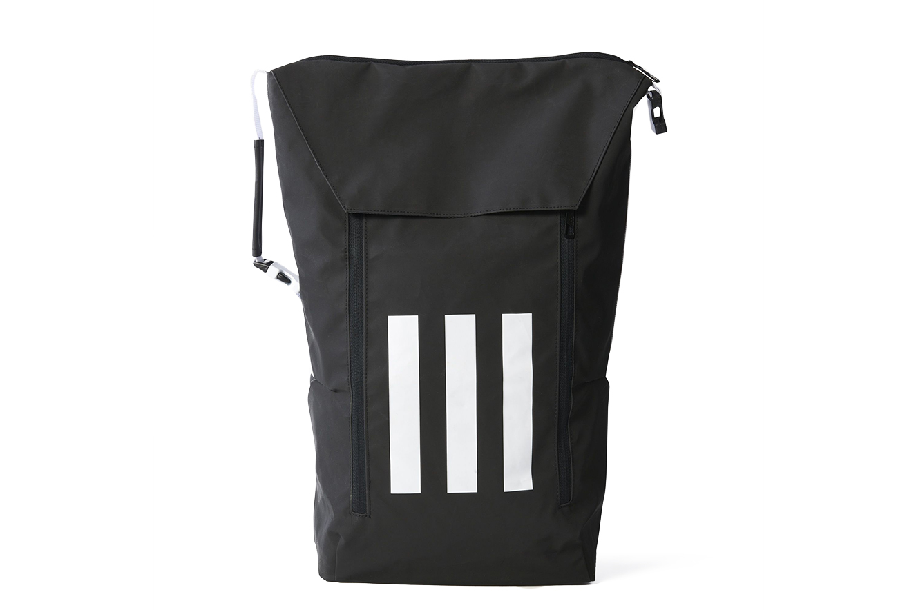 <b><span>Mochila Ahtletics ID, <a href="https://www.adidas.com.br/" target="_blank" rel="noopener">Adidas Performance</a>, R$ 250&nbsp;</span></b><span>(Pre&ccedil;o pesquisado em agosto de 2017).&nbsp;</span>O material Air mesh no painel traseiro e nas al&ccedil;as auxilia na ventila&ccedil;&atilde;o, o que torna esse o acess&oacute;rio ideal para trilhas e caminhadas longas.