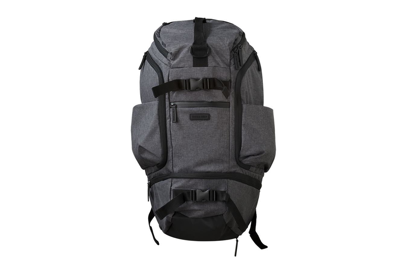 <b><span>Mochila Tech, <a href="https://loja.tf.com.br/" target="_blank" rel="noopener">Track & Field</a>, R$ 499&nbsp;</span></b><span>(Pre&ccedil;o pesquisado em agosto de 2017).&nbsp;</span>Outra boa pedida para quem pratica trilhas. Com tecido imperme&aacute;vel, bolsos laterais para garrafas, al&ccedil;as refor&ccedil;adas e fundo emborrachado, possui alta resist&ecirc;ncia para aguentar peso.