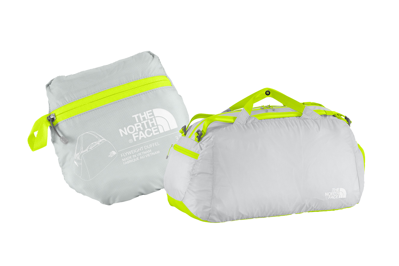 <b><span>Flyweight Duffel, <a href="https://www.thenorthface.com.br/" target="_blank" rel="noopener">The North Face</a>, R$ 399&nbsp;</span></b><span>(Pre&ccedil;o pesquisado em agosto de 2017). </span>Dur&aacute;vel e leve, essa mochila pode ser dobrada em seu pr&oacute;prio bolso e vira uma pequena bolsa.