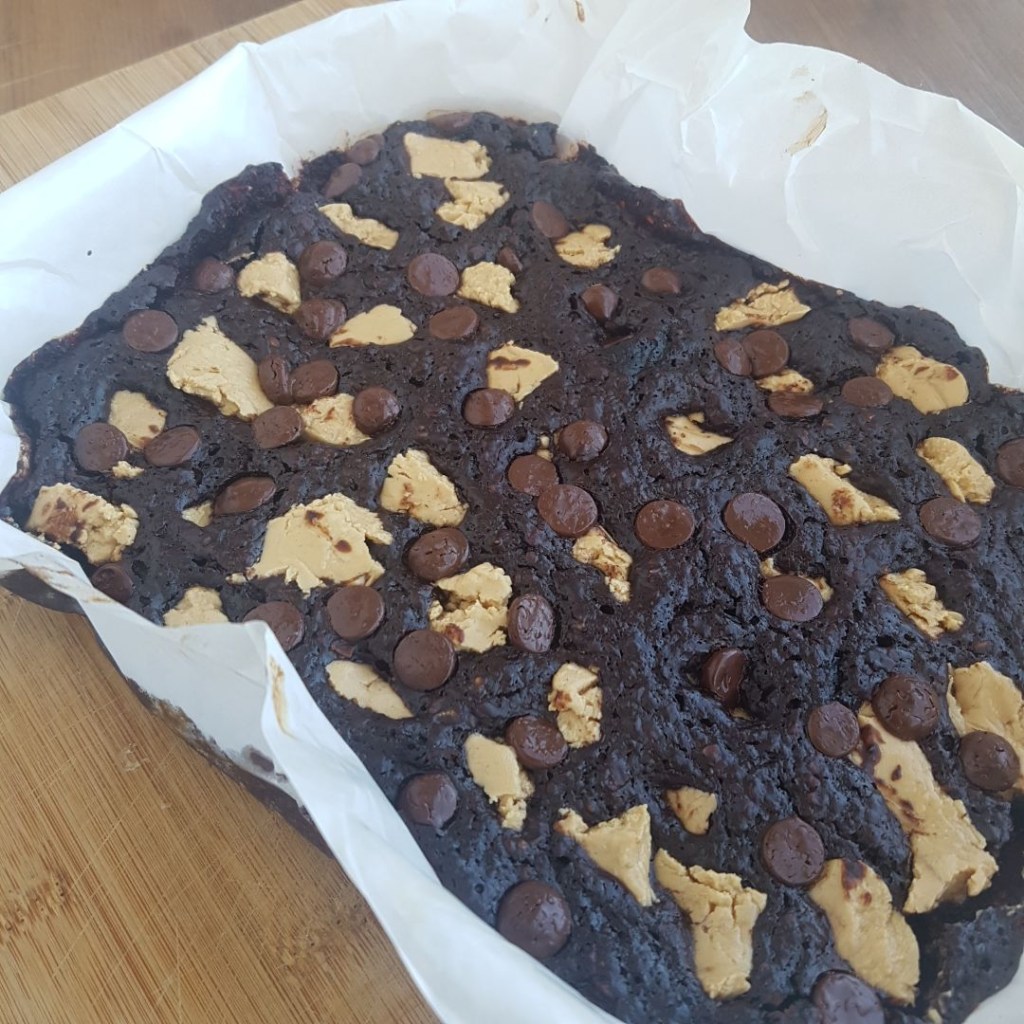 Este brownie de chocolate e pasta de amendoim é fonte de fibras