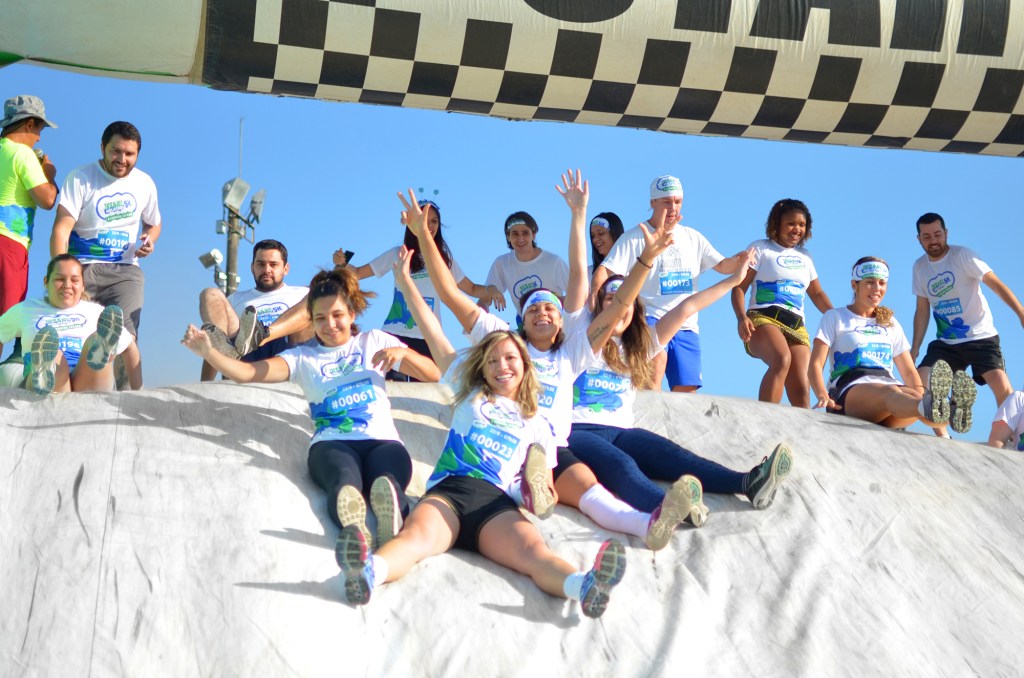 Conheça a Corrida Insana, prova com obstáculos infláveis gigantes