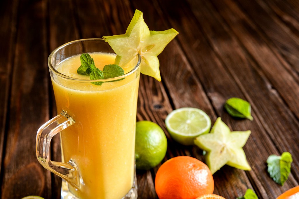 Suco de laranja e carambola