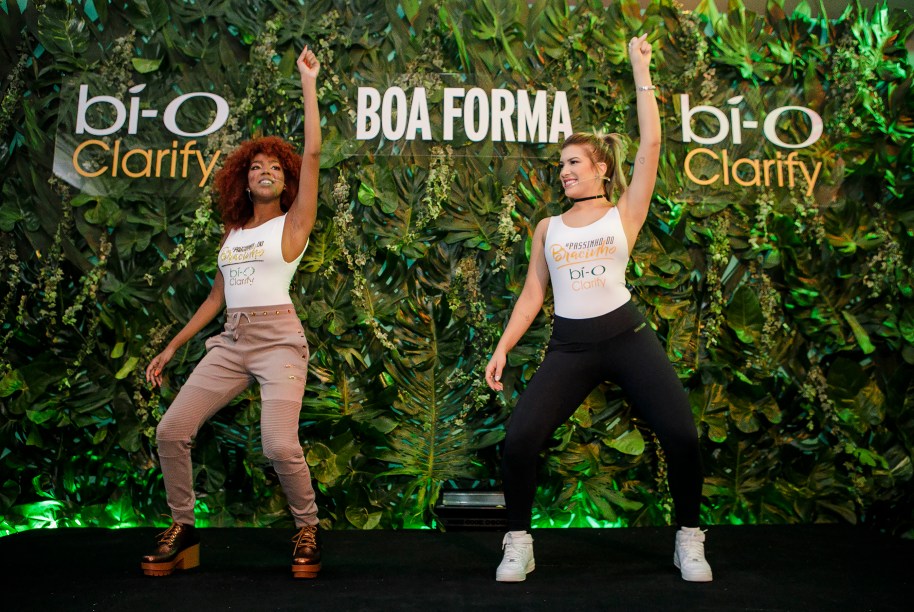 Lell&ecirc;zinha e Lorena ensinaram o passinho para os convidados.