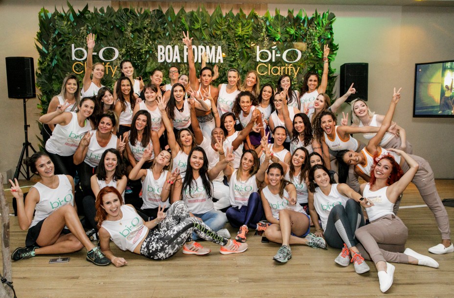 <p style="text-align:justify;">Lindas e suadas no t&eacute;rmino do aul&atilde;o.</p>