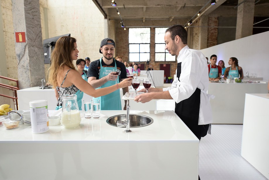 Drink nutritivo feito com Fiber Concentrate&nbsp;<span>sabor uva foi servido com gelinhos aromatizados com folhas de manjeric&atilde;o para todos os convidados experimentarem</span>