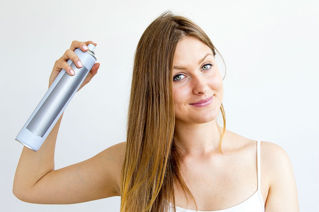 Qual a melhor forma de usar xampu seco?