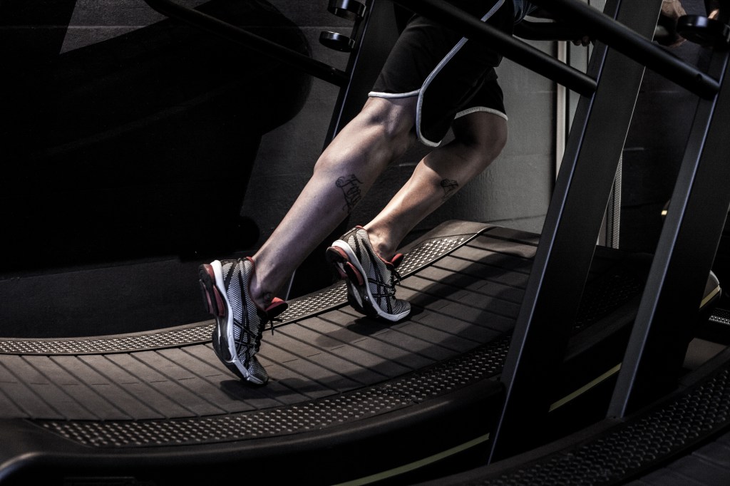 Como é o treino com a esteira sem motor SKillMill