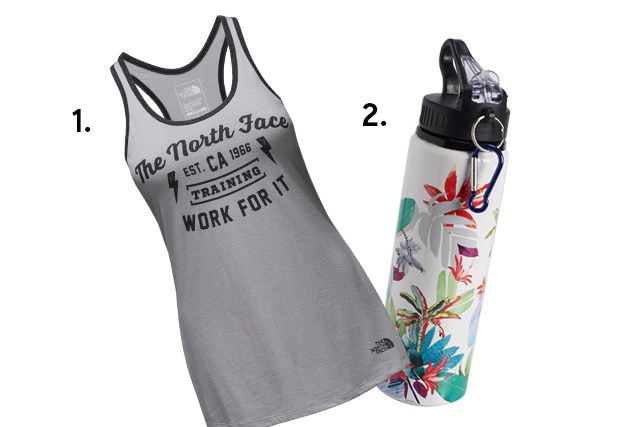 1. Regata, <a href="https://www.thenorthface.com.br/" target="_blank" rel="noopener">The North Face</a>, R$ 149; 2.&nbsp;Garrafa, <a href="https://www.viamia.com.br/" target="_blank" rel="noopener">Via Mia</a>, R$ 69 (pre&ccedil;os pesquisados em novembro de 2017)