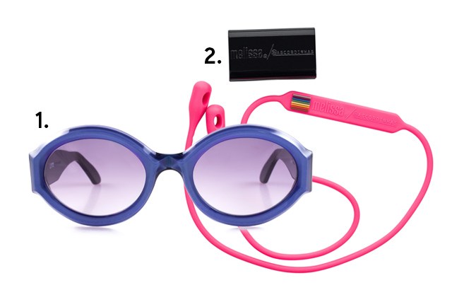 1. &Oacute;culos, <a href="https://www.livo.com.br/" target="_blank" rel="noopener">LIVO Eyewear</a>, R$ 550; 2. Cordas para &oacute;culos, <a href="https://lojamelissa.com.br/acessorios/melissa-ascordinhas?utm_source=site-melissa&utm_medium=referral&utm_campaign=produto#959=245" target="_blank" rel="noopener">Melissa + As Cordinhas</a>, R$ 50 (pre&ccedil;os pesquisados em novembro de 2017)