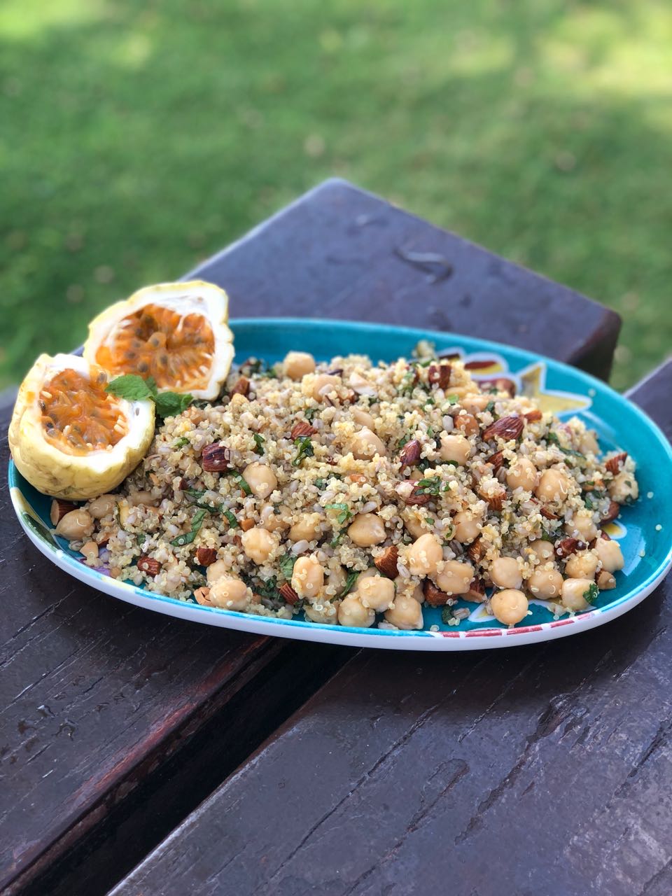 Esta salada de grãos com maracujá é perfeita para o verão