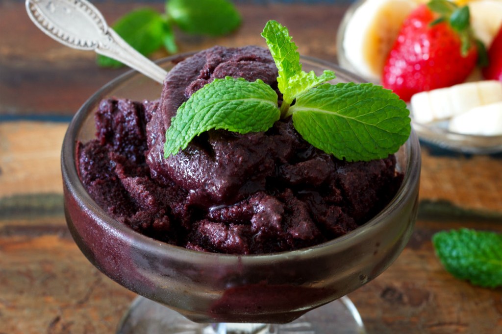Nutricionista responde: posso trocar minha refeição pelo açaí?