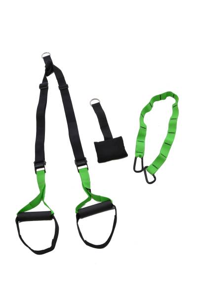 TRX (Fita de suspensão com regulagem e prendedor de porta), ProAction; R$ 250,80, disponível em (www.proactionsports.com.br)