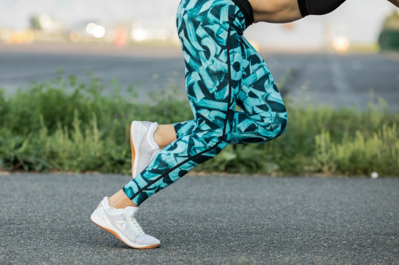 Mulher treinando crossfit com tênis Nano 8 da Reebok