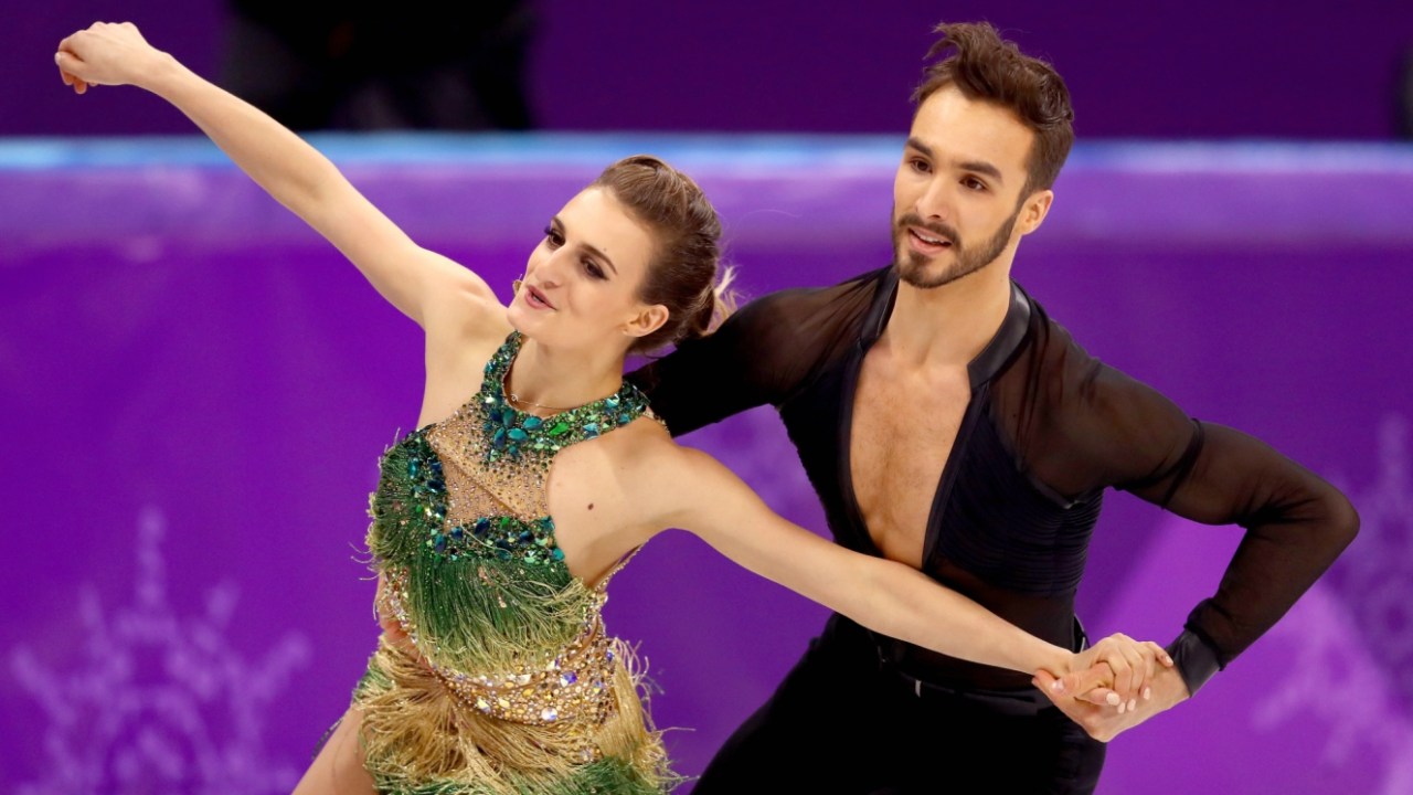 Gabriella Papadakis e Guillaume Cizeron patinação no gelo